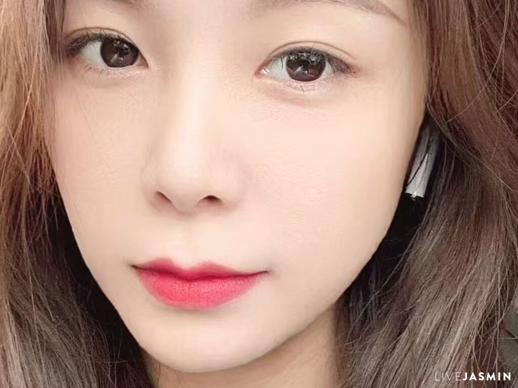 AhJing live profile