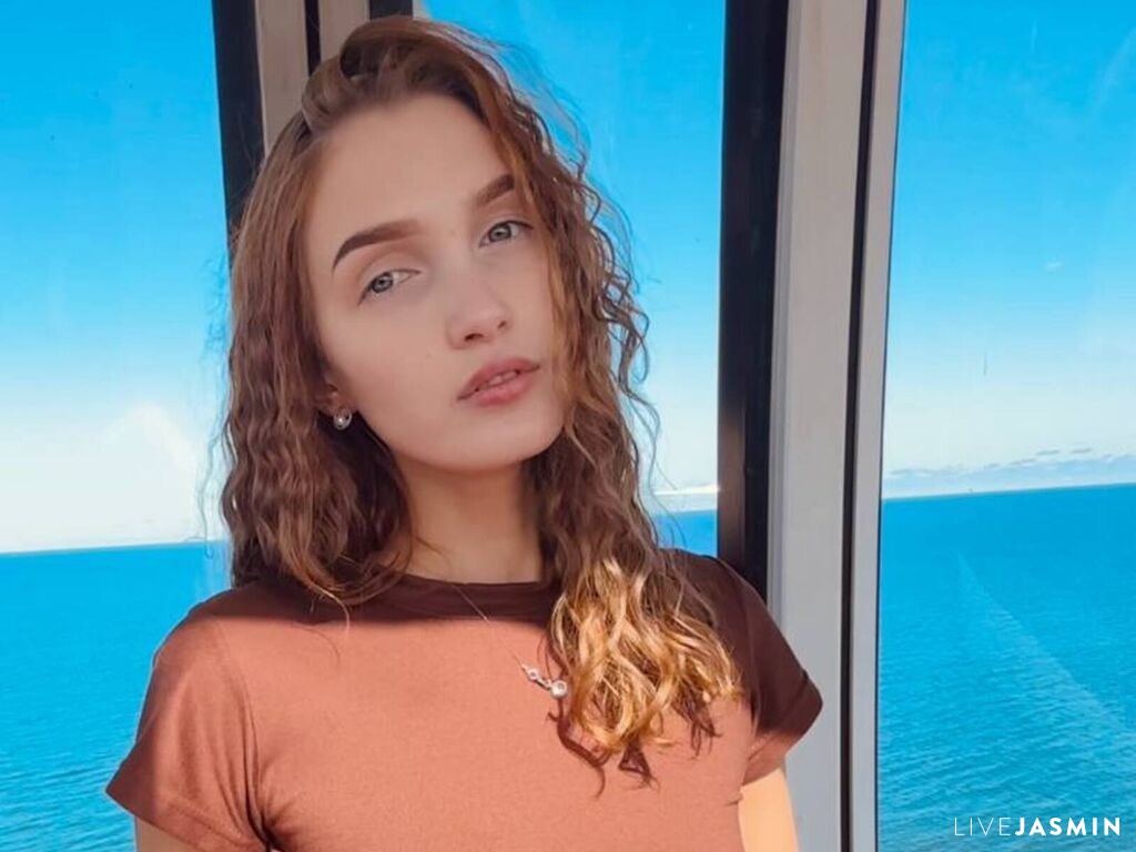 AlbinaFichtner live profile