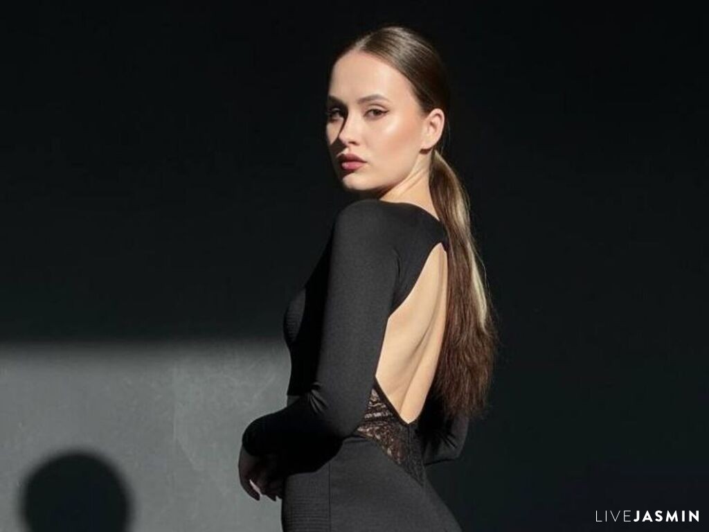 EmilyGiffin live profile