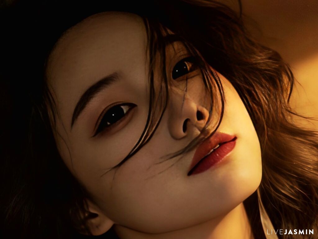EsmeBrowm live profile