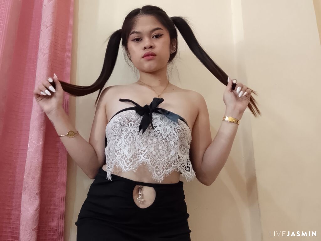KallyCortez live profile