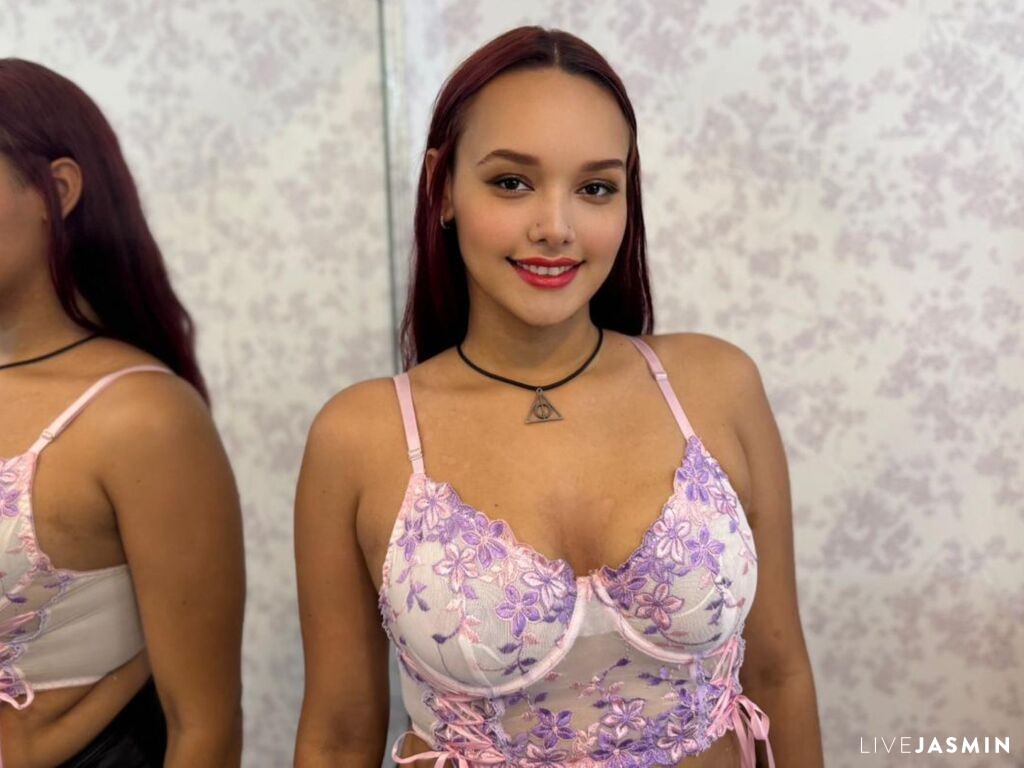 LehayHadid live profile