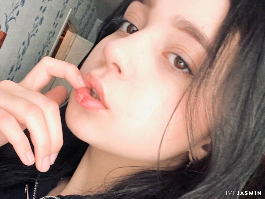 LeotaBienvenu live profile