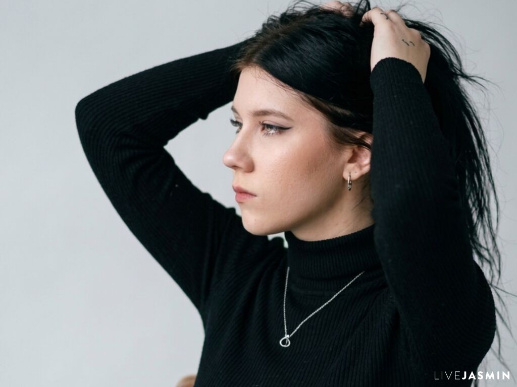 LoraOrsini stream preview on BestLiveCamGirls