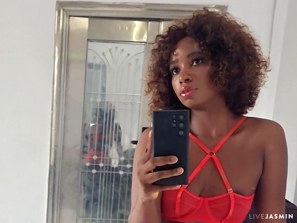 LuluWilde live profile