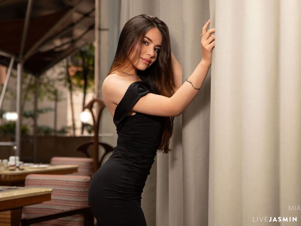 MiaDeliz live profile