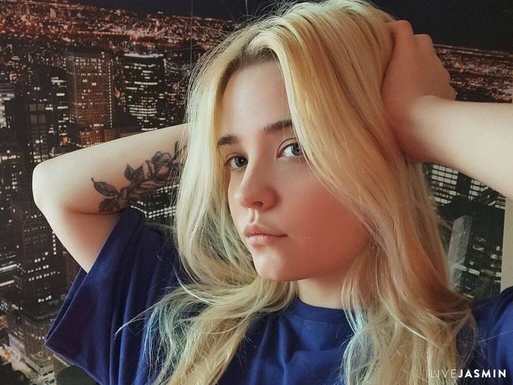 MonnieMoniz live profile