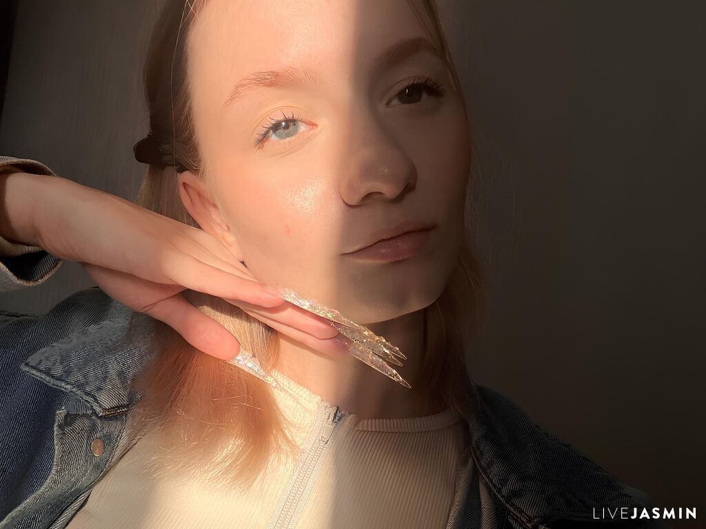 NereidaLaforrest live profile