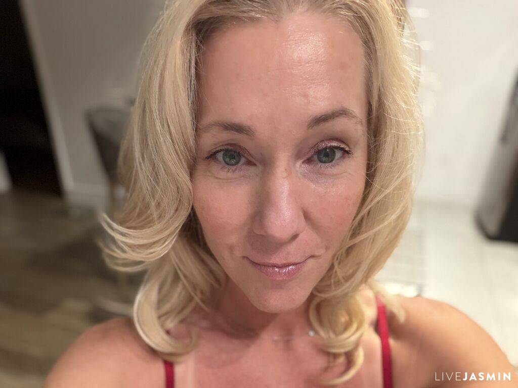 SarahLiberti live profile