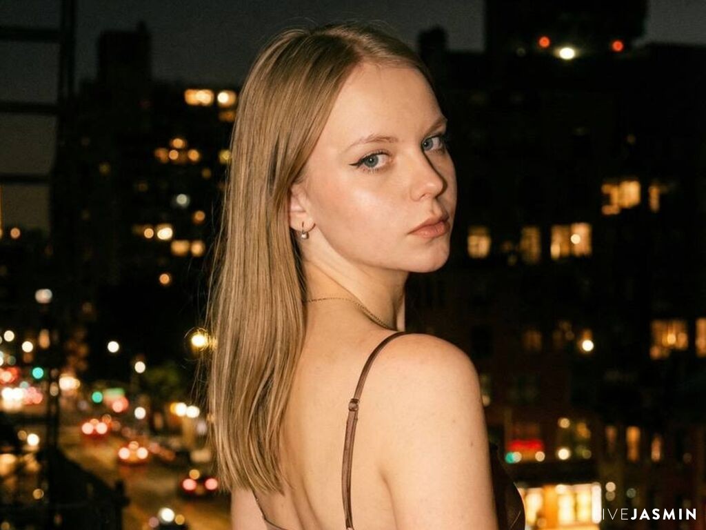 Featured live cam profile for SophiePeachy