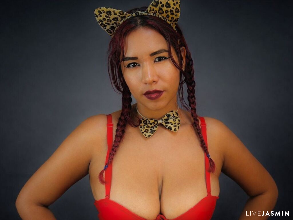 TeynaCruz live profile